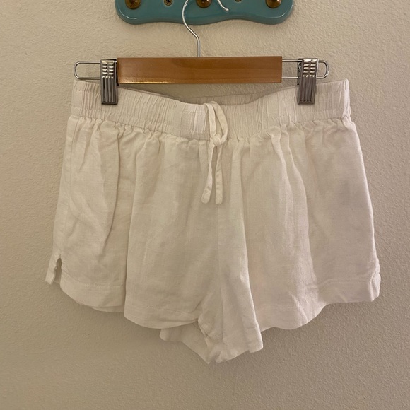 Princess Polly beach house off-white shorts - Picture 2 of 8